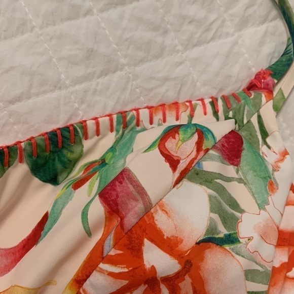 LUCKY BRAND floral print bikini top adjustable straps removable pads white sz 1X - Picture 12 of 14